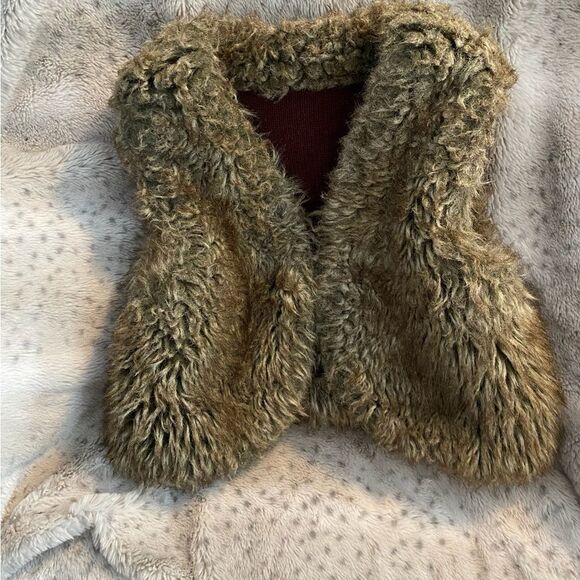 Tea Collection M 6/8 GUC faux fur knit vest - Picture 2 of 5